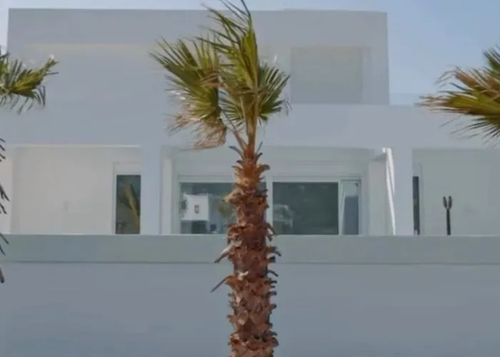 Вилла Seapalm - Elegant - Steps From The Sea