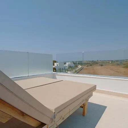 Villa Seapalm - Luxury Pool Retreat - 200m