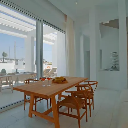 Villa Seapalm - Elegant - Steps From The Sea Lakhania